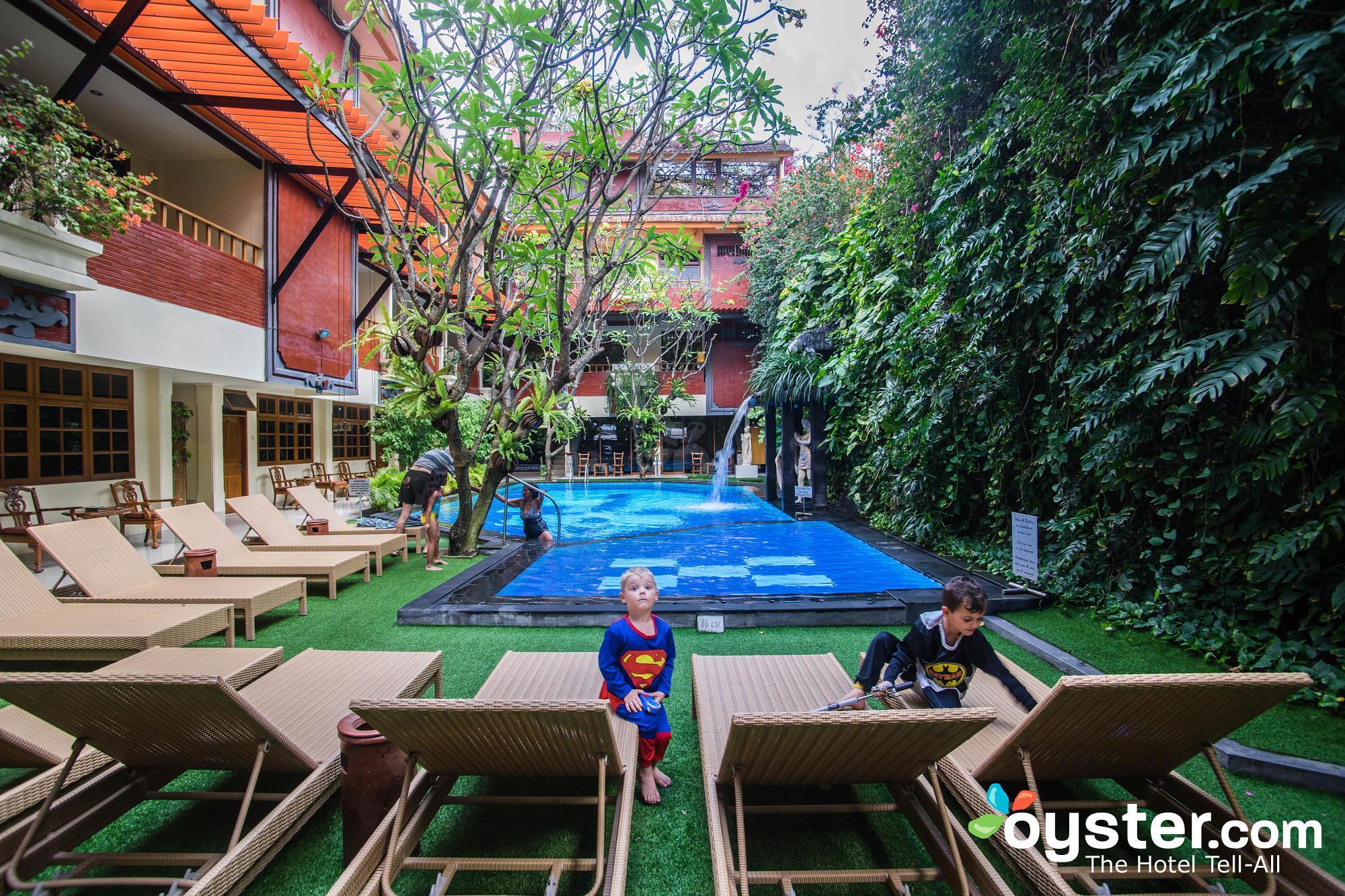 Garden Hotel 2*