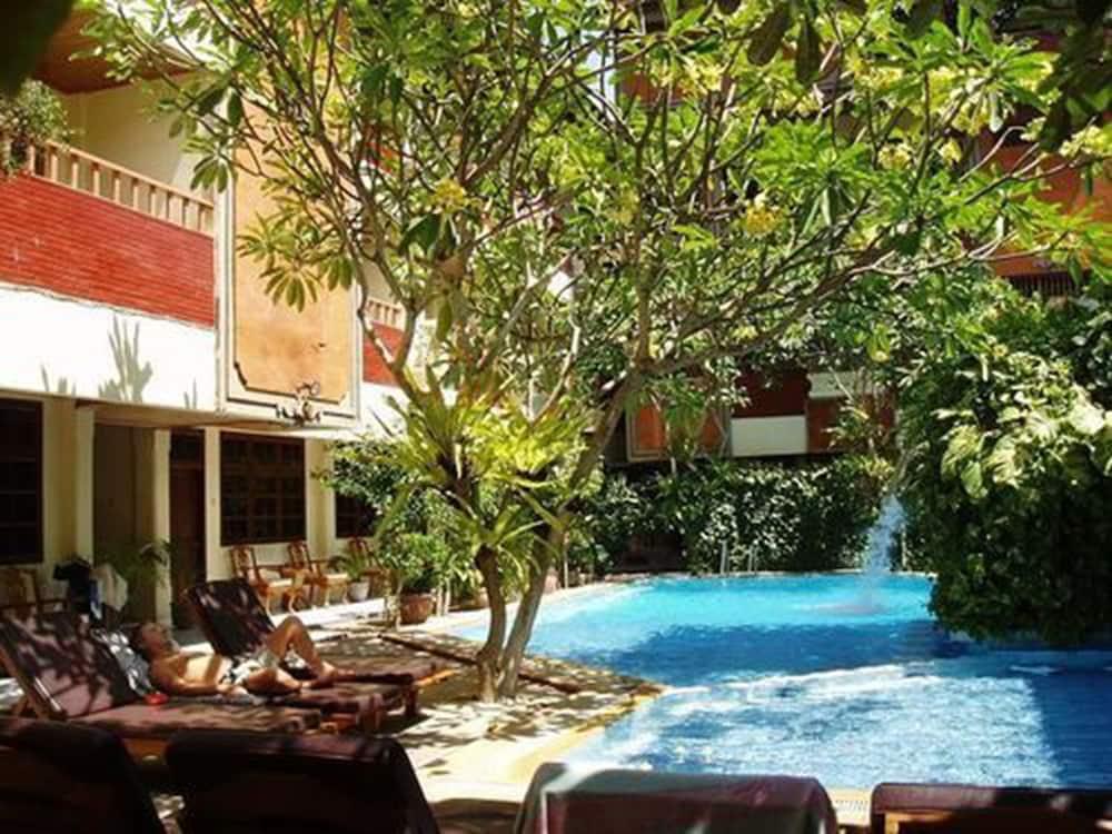 Garden Hotel